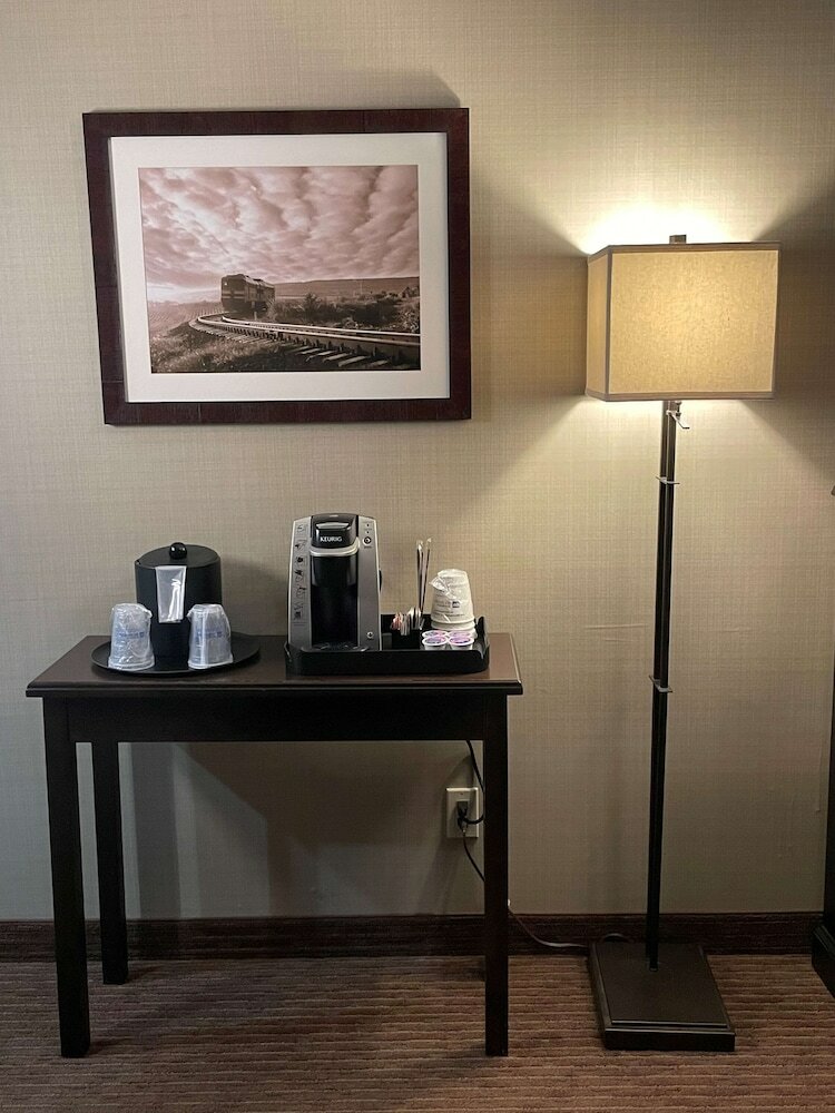 Фото Best Western Plus Okotoks Inn & Suites