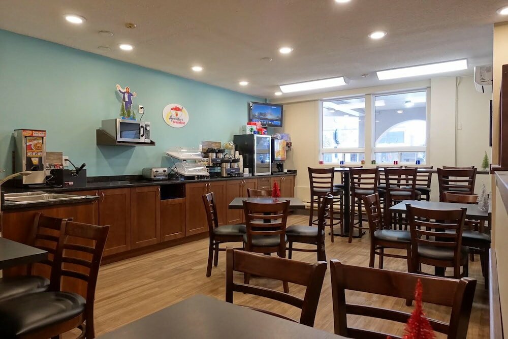 Фото Super 8 by Wyndham Thunder Bay