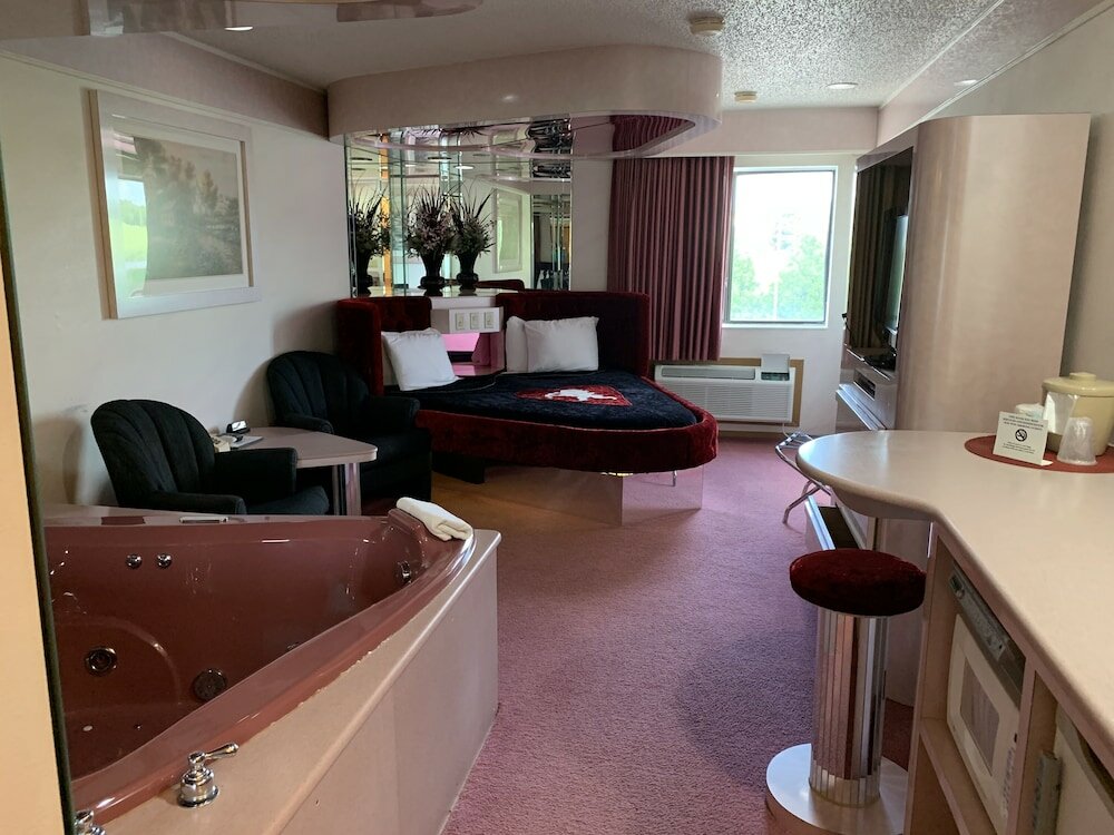 Фото Designer Inn & Suites