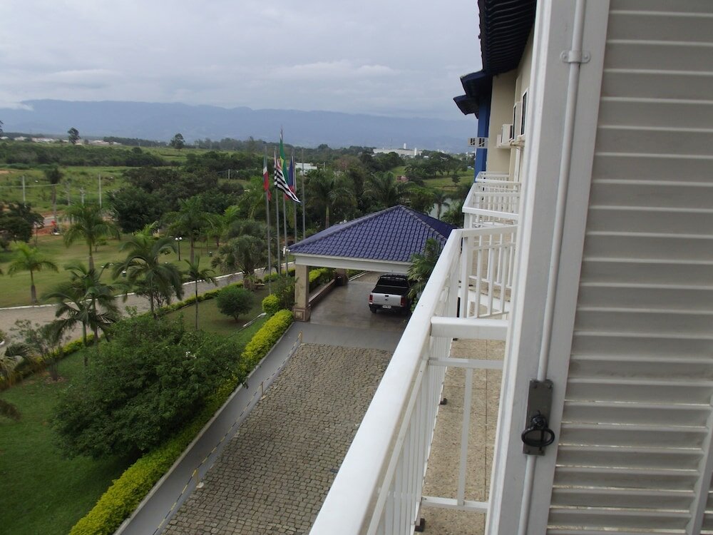 Фото Colonial Plaza Hotel