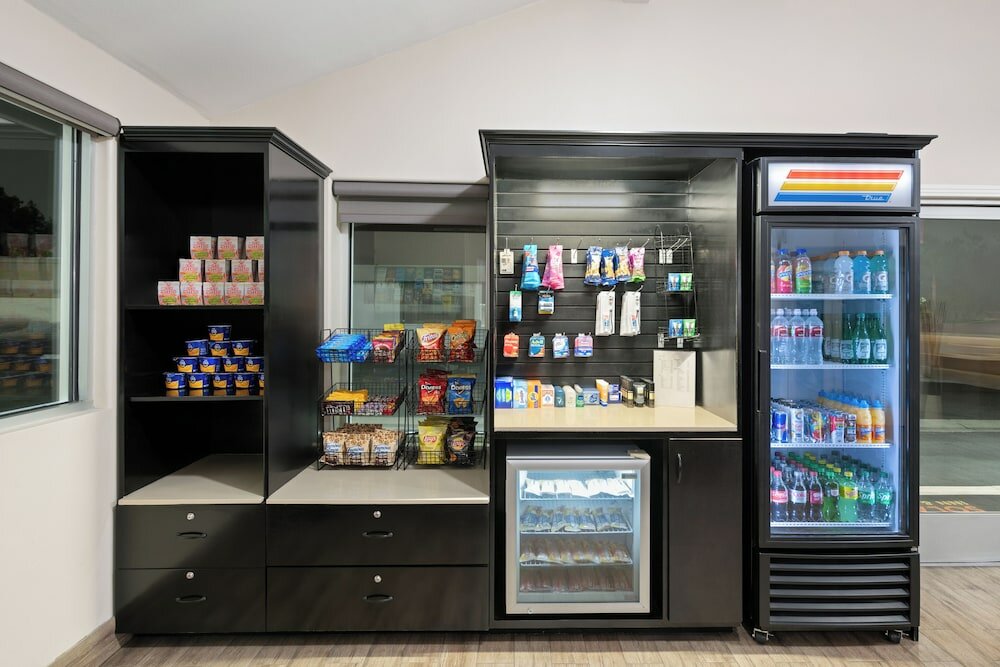 Фото Ramada by Wyndham Anaheim Maingate North