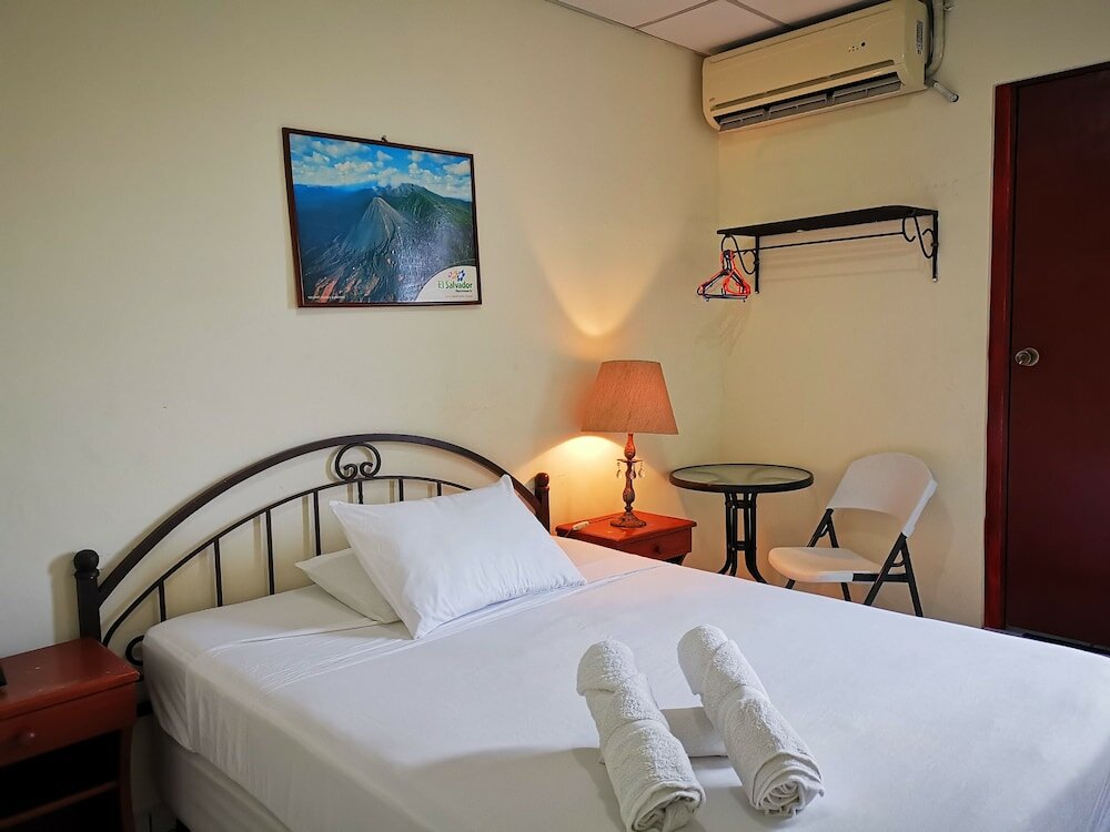 Фото Hotel Armonía Hostal