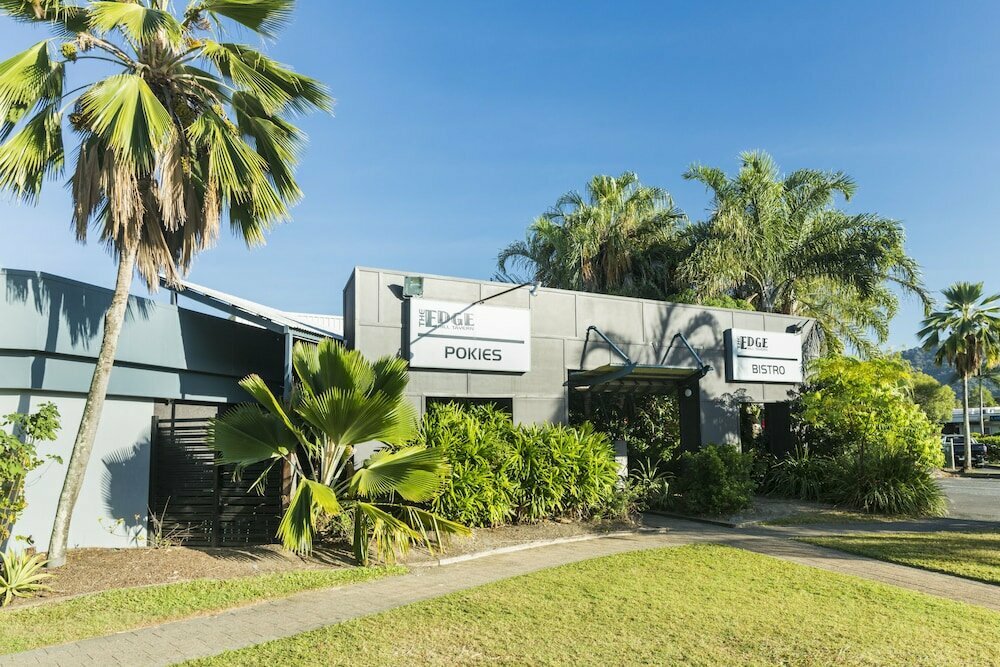 Hotel Nightcap at Edge Hill Tavern, Cairns, photo