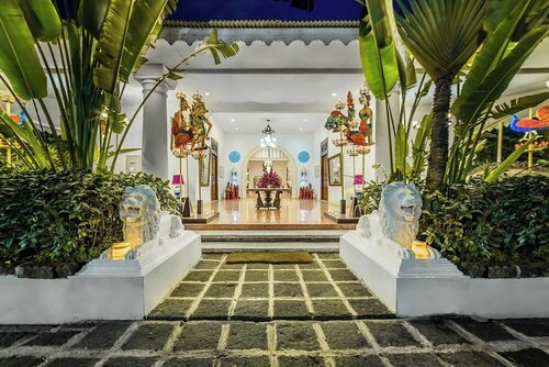 Гостиница Hotel Tugu Blitar в Блитаре