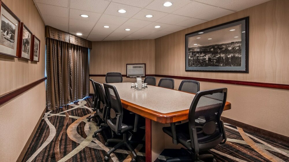 Фото Best Western Plus Rivershore Hotel