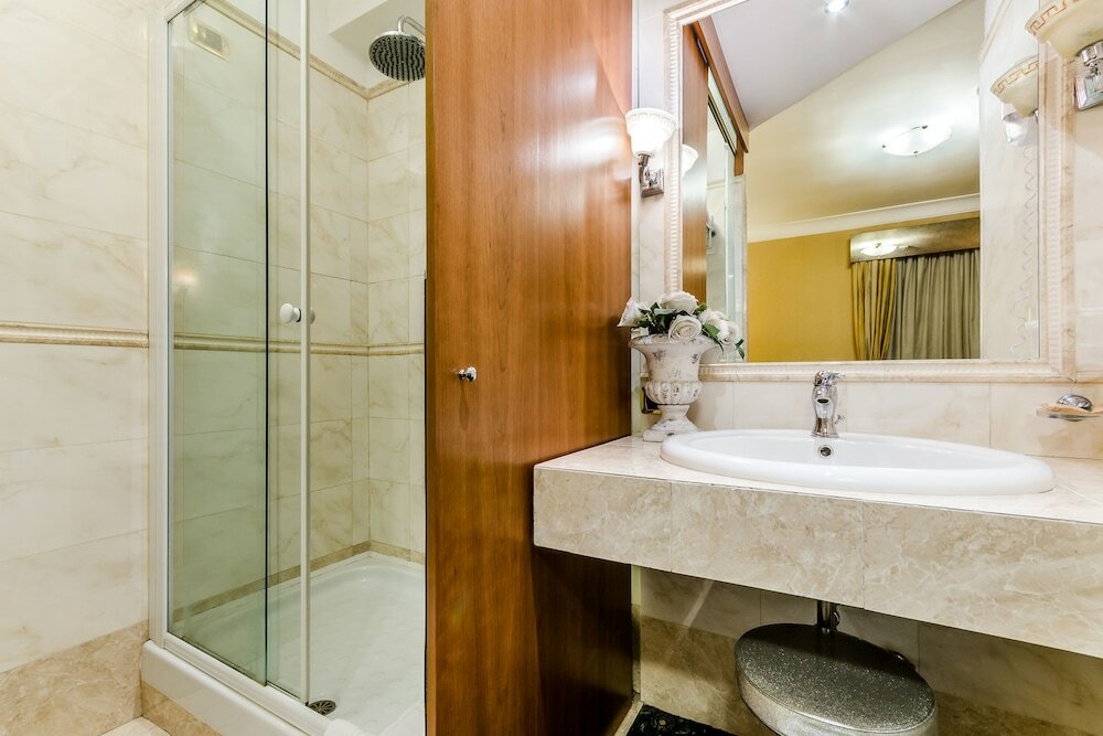 Фото Luxury Rooms H 2000 Roma