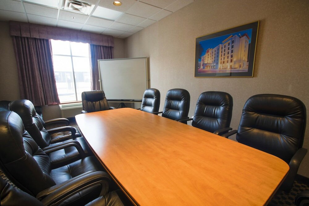 Фото Humphry Inn & Suites