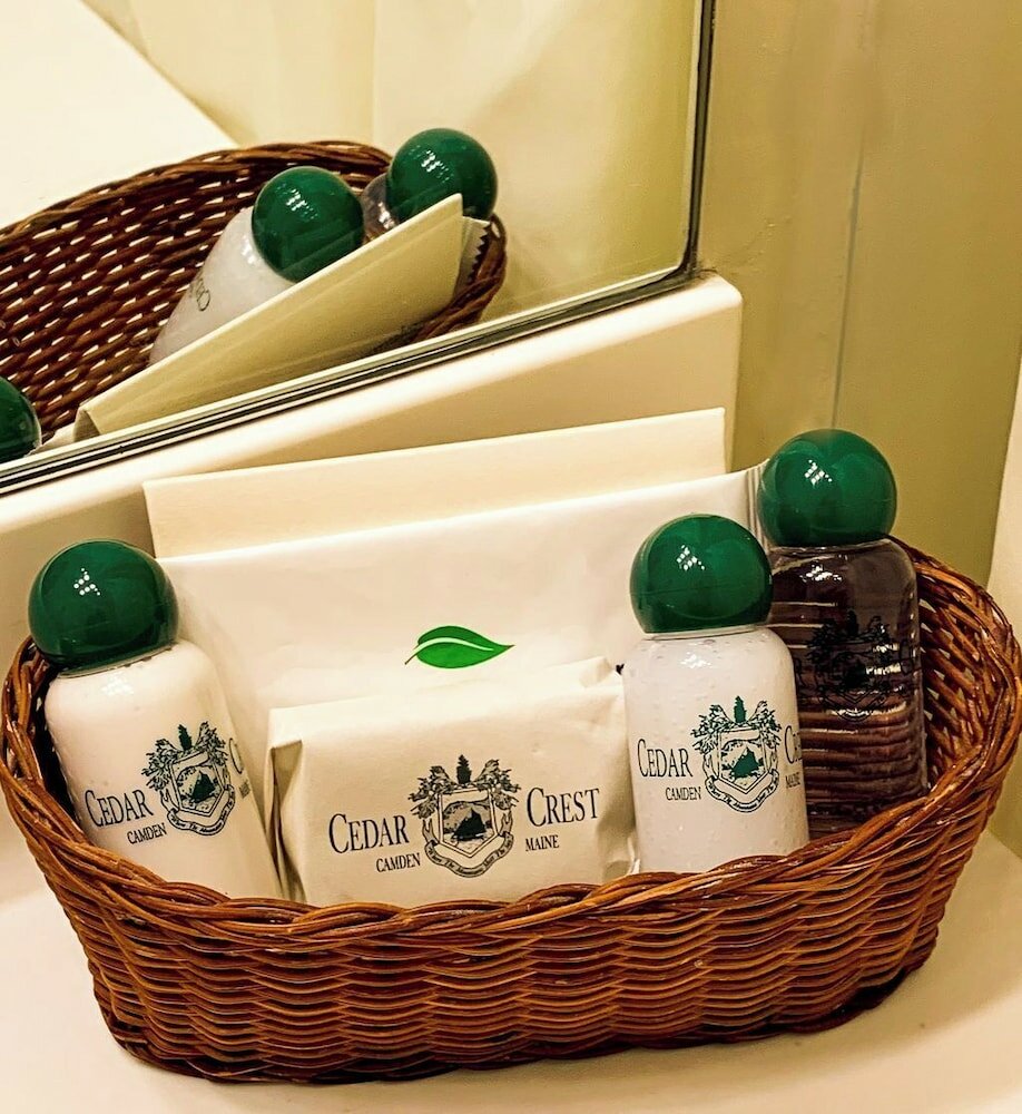 Фото Cedar Crest Inn