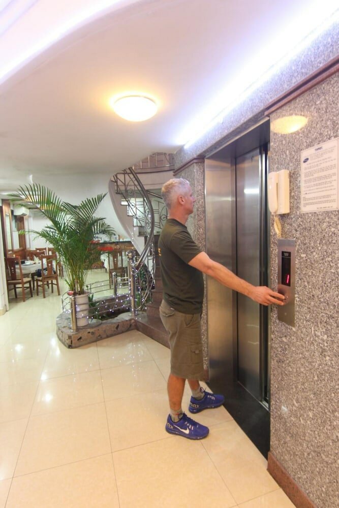 Фото Urban Alley Hotel