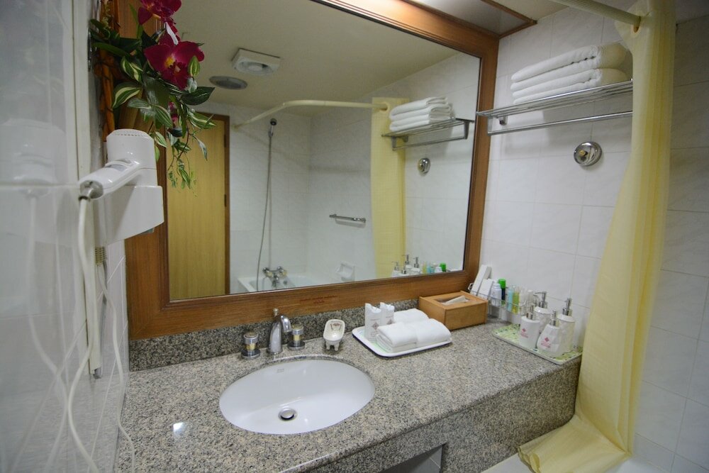 Фото Charoen Hotel