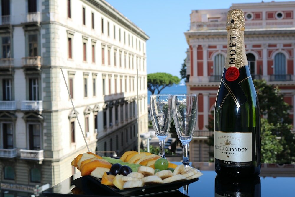 Фото Suite Napoli Riviera