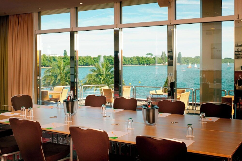 Фото Courtyard by Marriott Hannover Maschsee