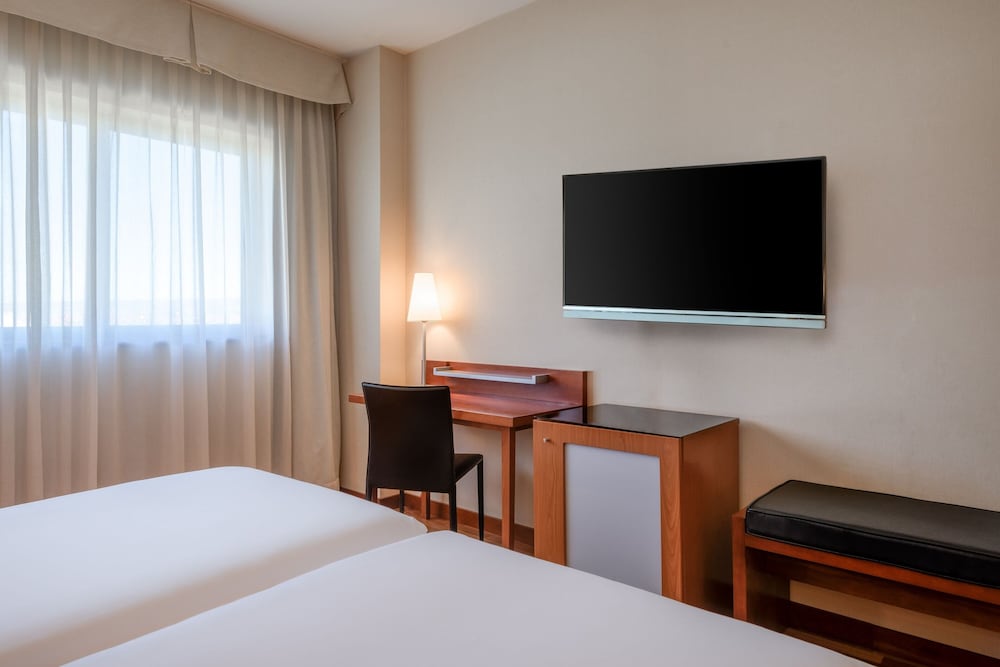 Фото Ac Hotel Alcala de Henares by Marriott