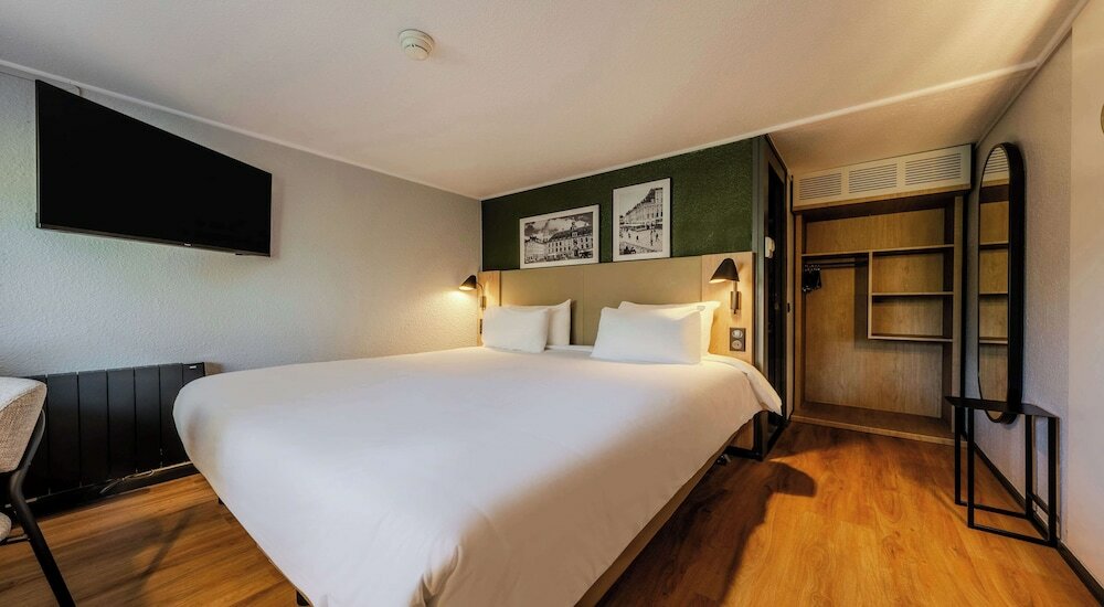 Фото Campanile Aix En Provence Sud - Pont De L'arc