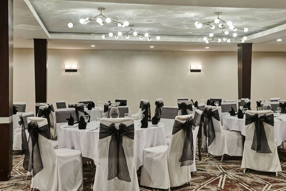 Фото DoubleTree by Hilton Fullerton