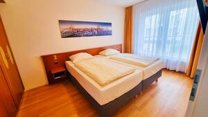 NewLivingHome (Hamburg, Stadt Hamburg, Julius-Vosseler-Straße, 40), hotel