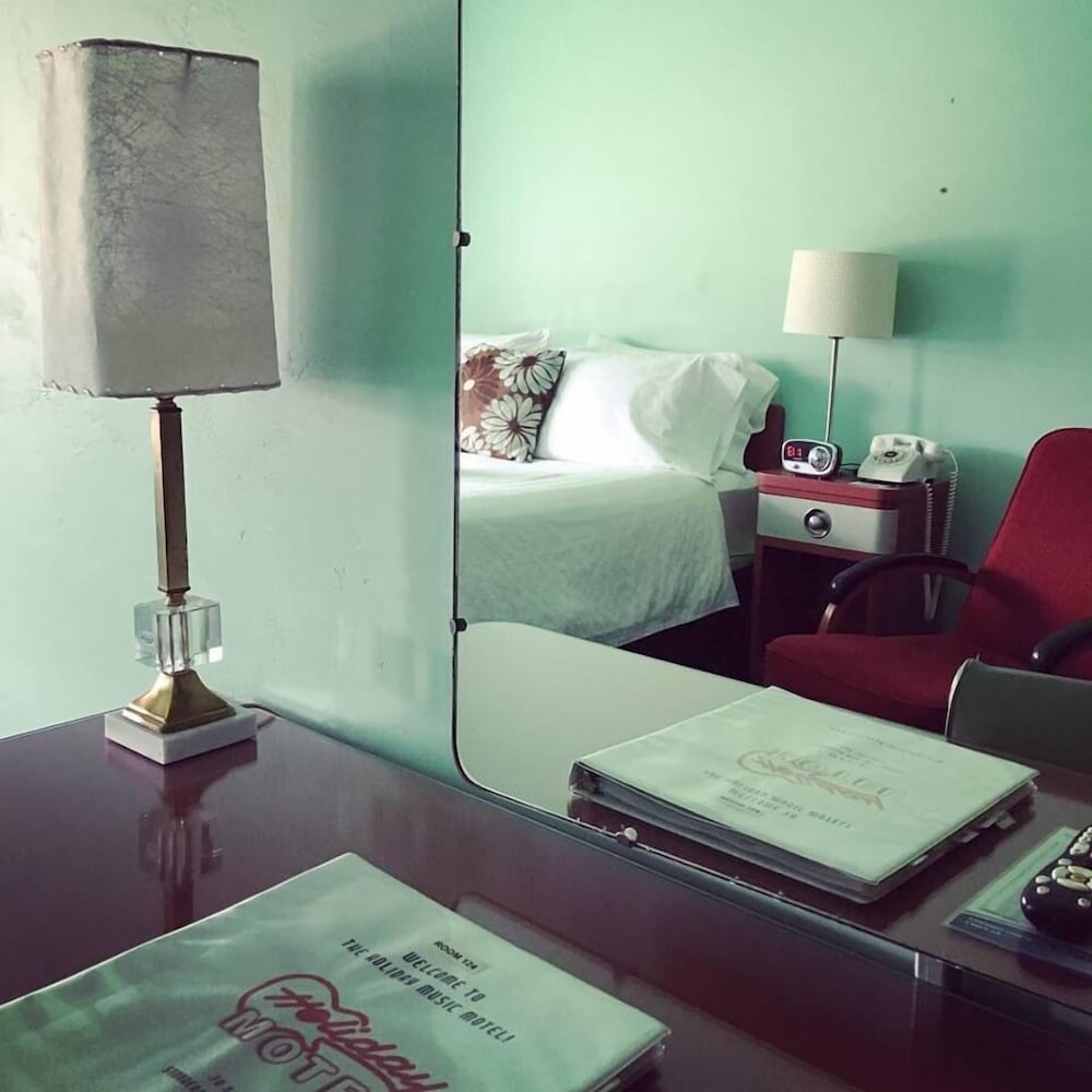 Фото Holiday Music Motel