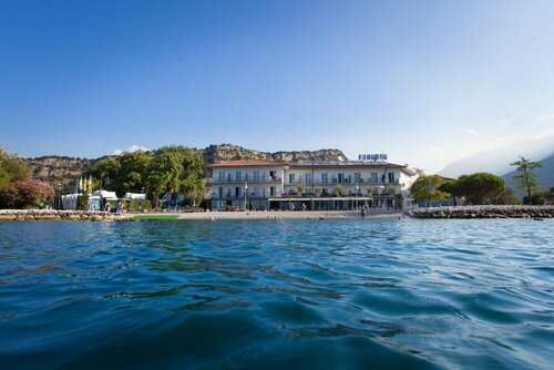 Внешний вид отеля Hotel Lido Blu Surf & Bike в Наго-Торболях, фото 1