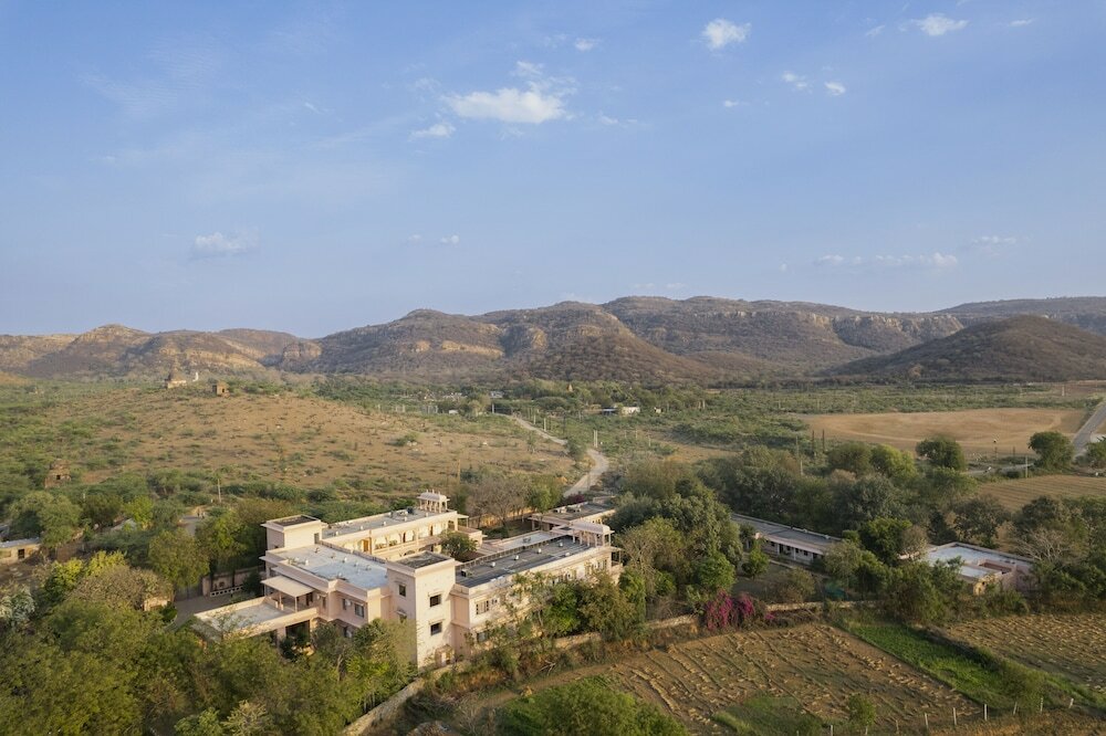 Фото Hotel Dev Vilas