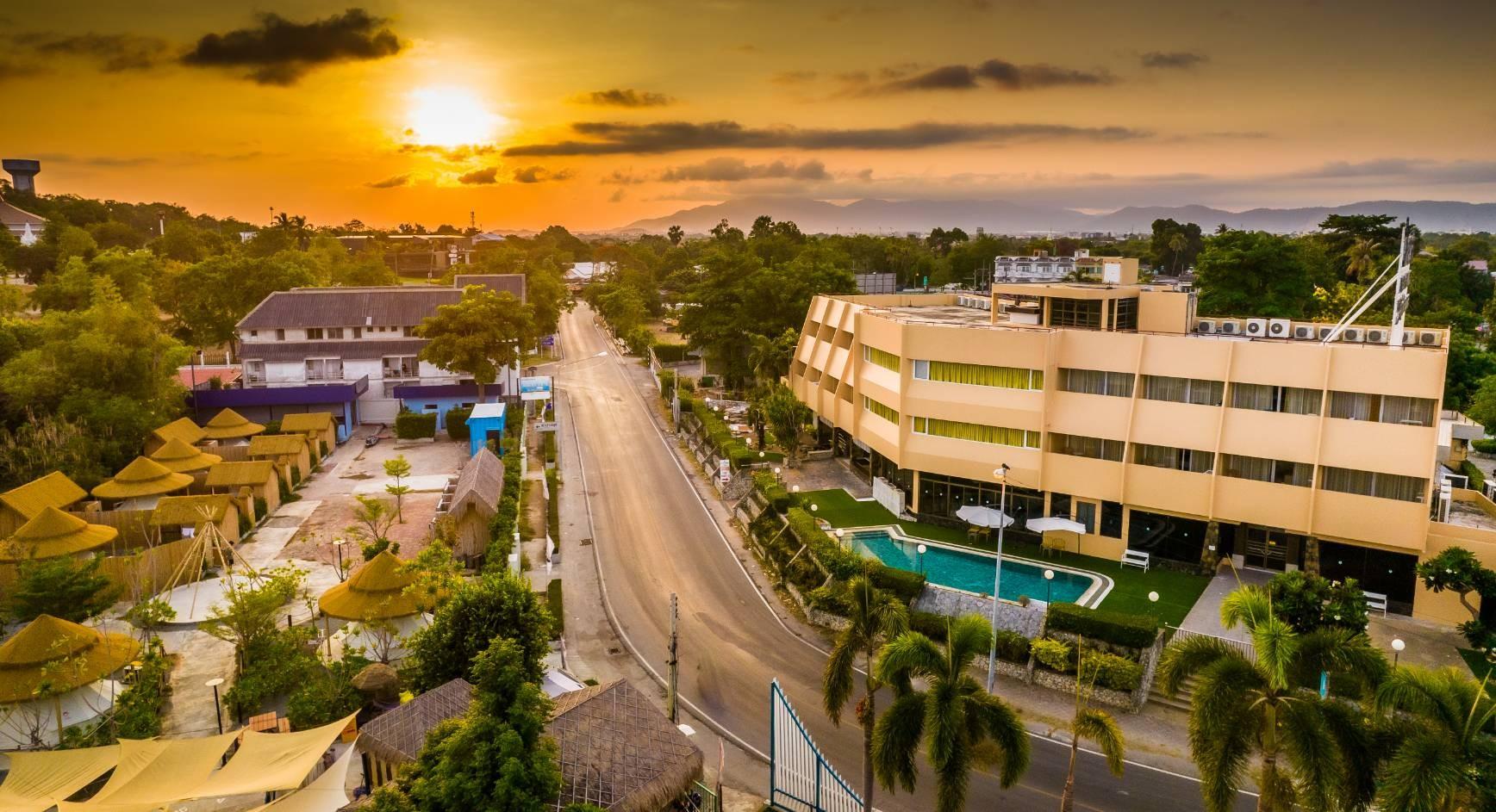 Фото Bangsaen Villa Hotel
