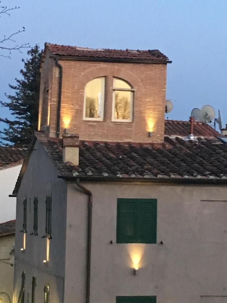 Фото Inside the wall - Santa Maria