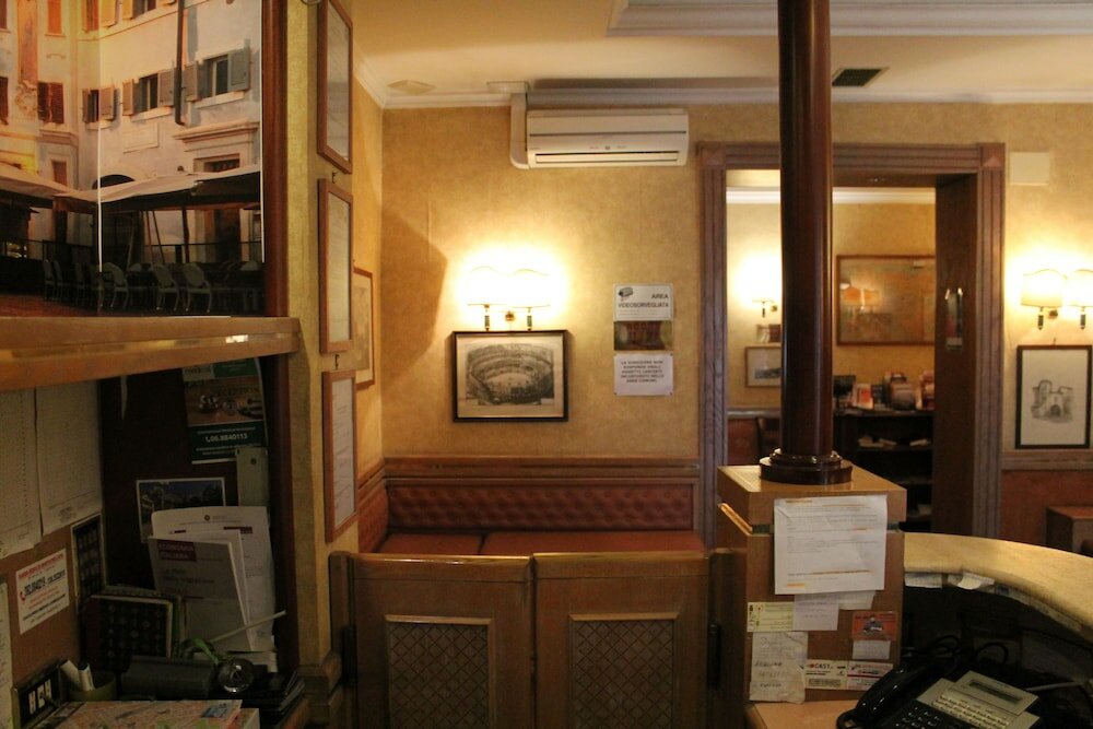 Фото Hotel Pomezia