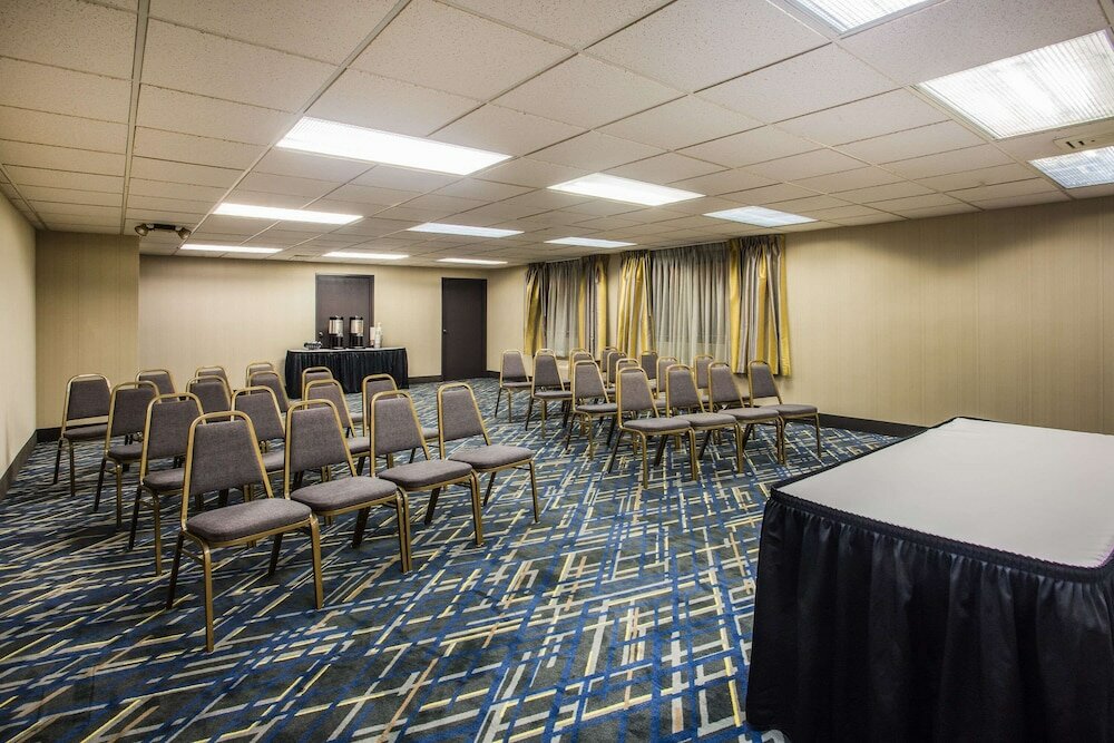 Фото Baymont by Wyndham Madison West/Middleton Wi West