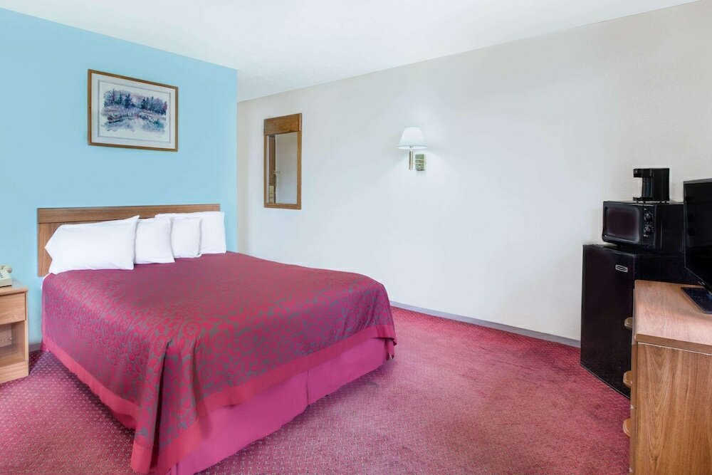 Фото Days Inn by Wyndham Warrensburg