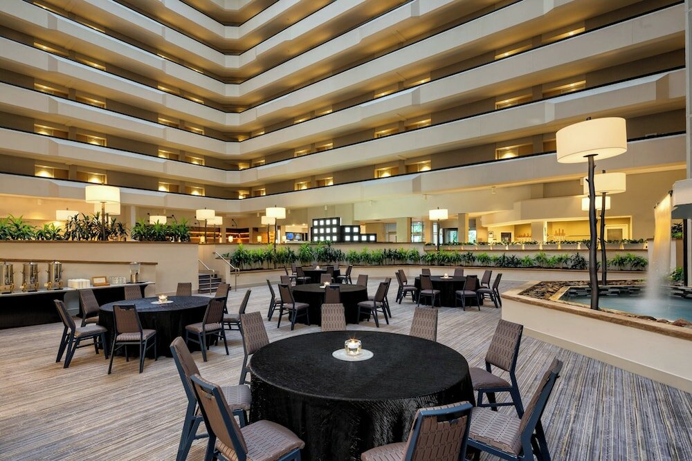 Фото Sheraton West Des Moines Hotel