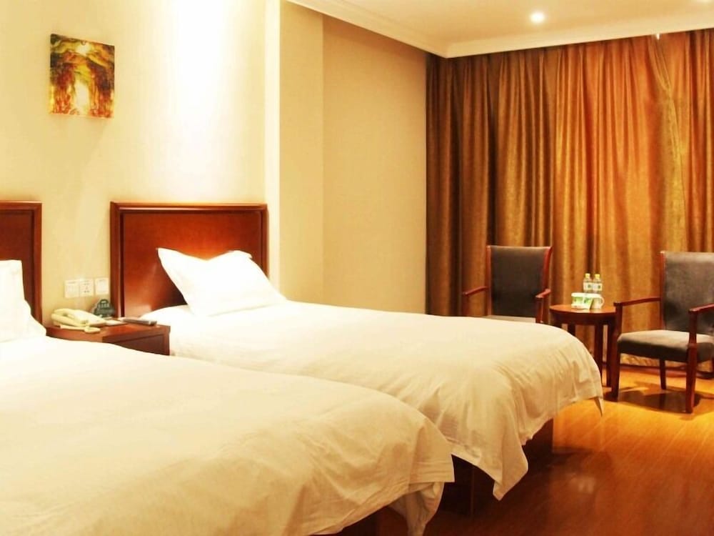 Фото GreenTree Inn Qingdao Development District Sdust Express Hotel