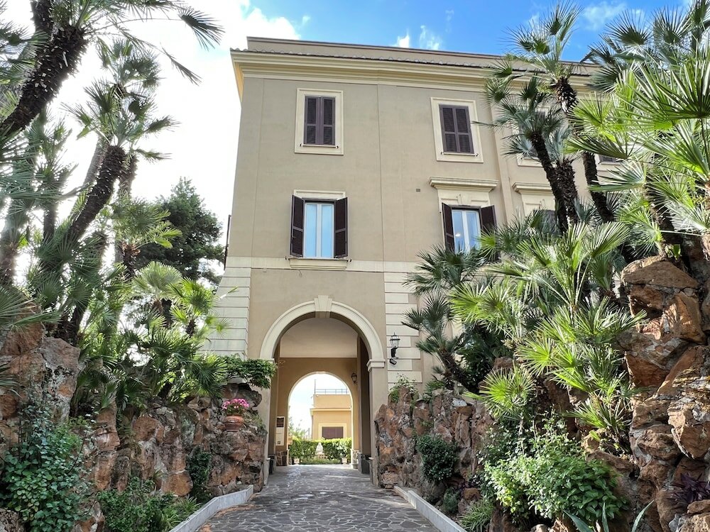 Фото отеля 1