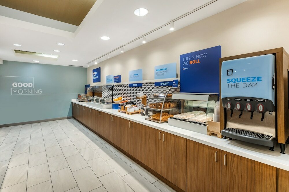 Фото Holiday Inn Express Crestwood, an Ihg Hotel