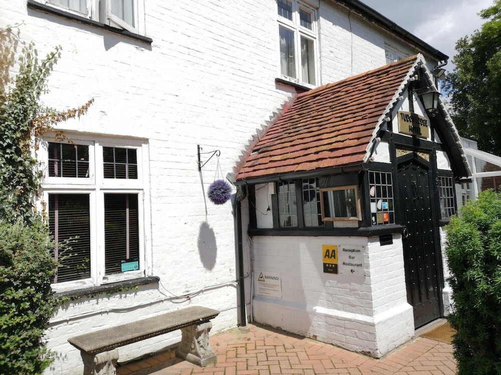 Фото Tudor Lodge Hotel