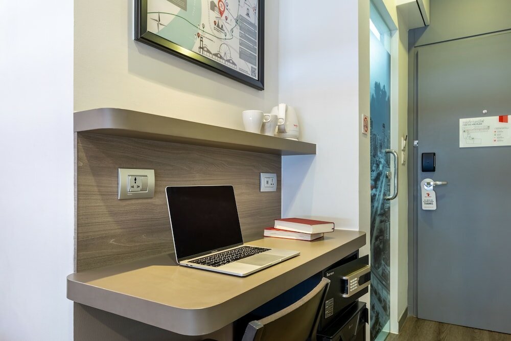 Фото Red Planet Bangkok Surawong