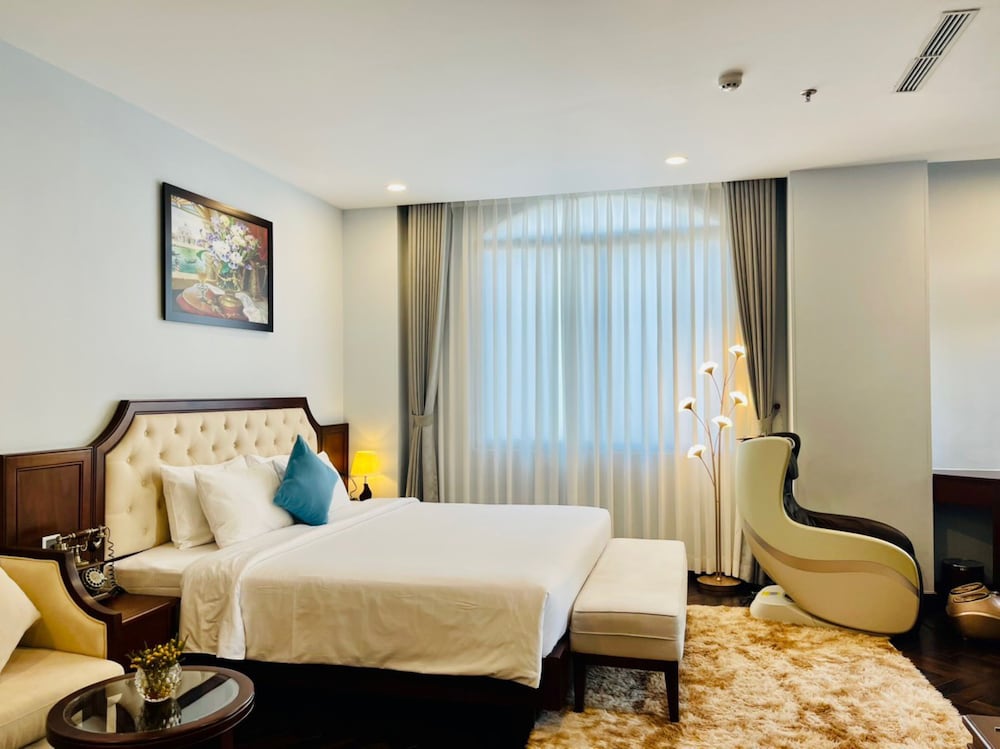 Фото Happy Life Grand Hotel & Sky Bar