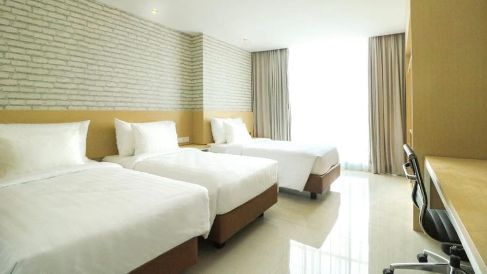Фото Palm Park Hotel Surabaya