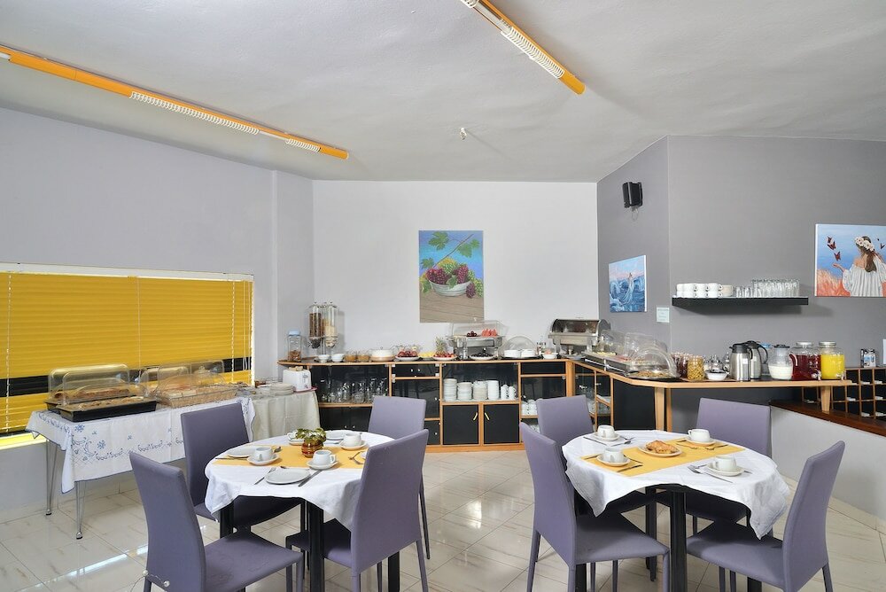 Фото Nereides Hotel