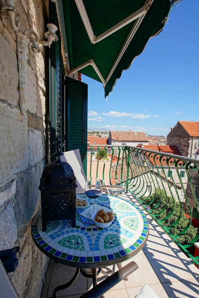 Фото Zephyrus Boutique Accommodation