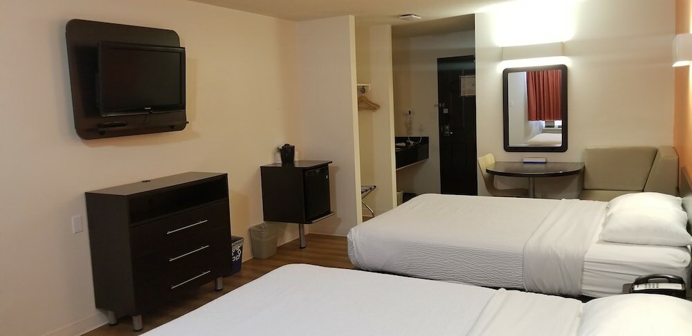 Фото Motel 6 Innisfail Ab