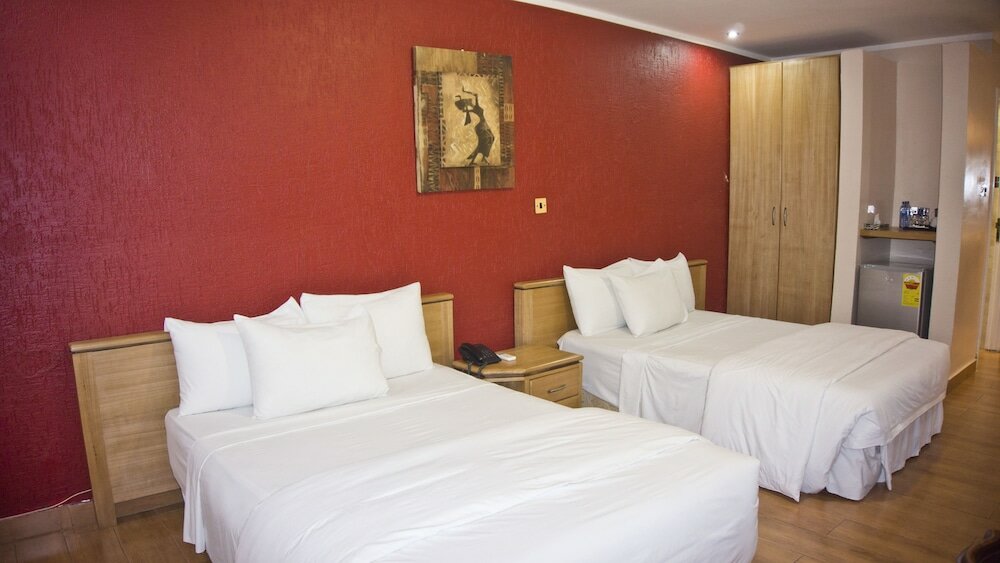 Фото Tropical Enclave Hotel