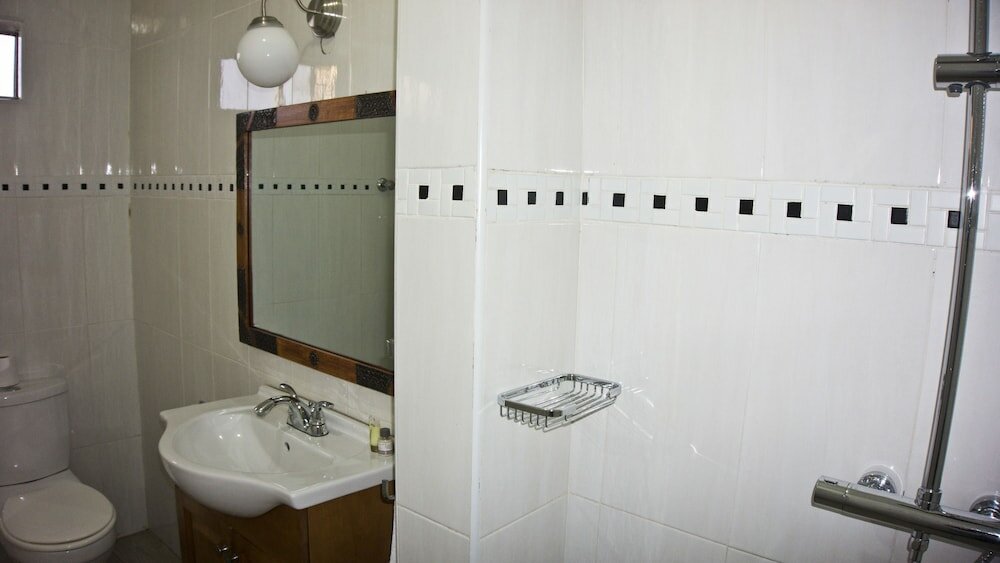 Фото Tropical Enclave Hotel