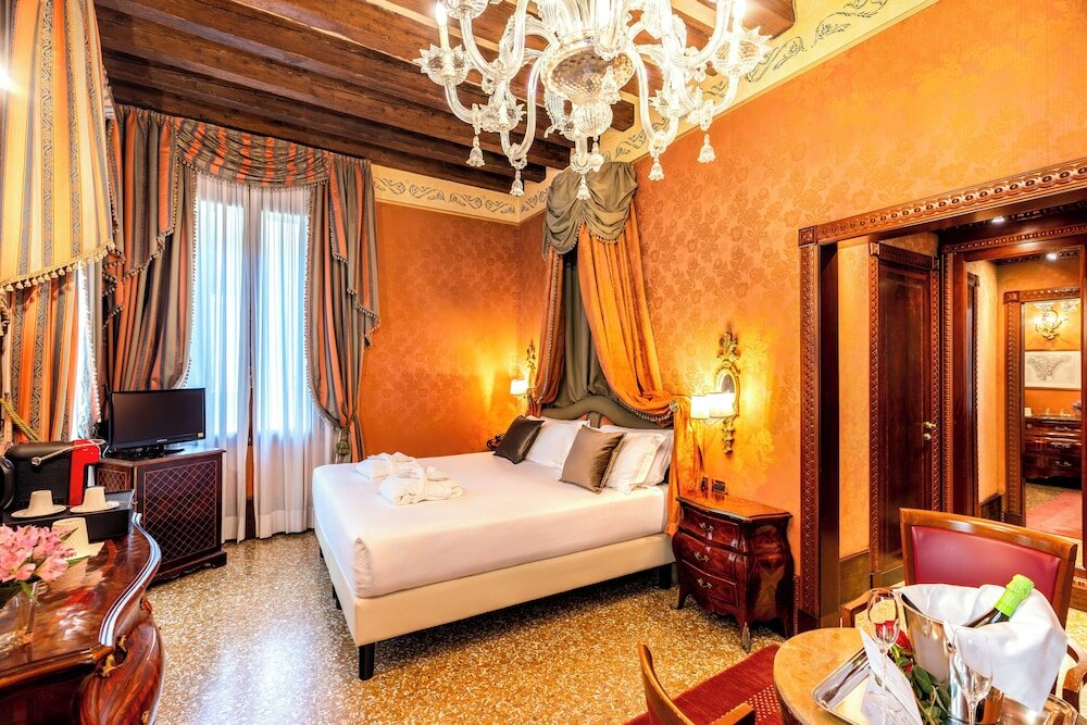 Фото Hotel Al ponte dei sospiri