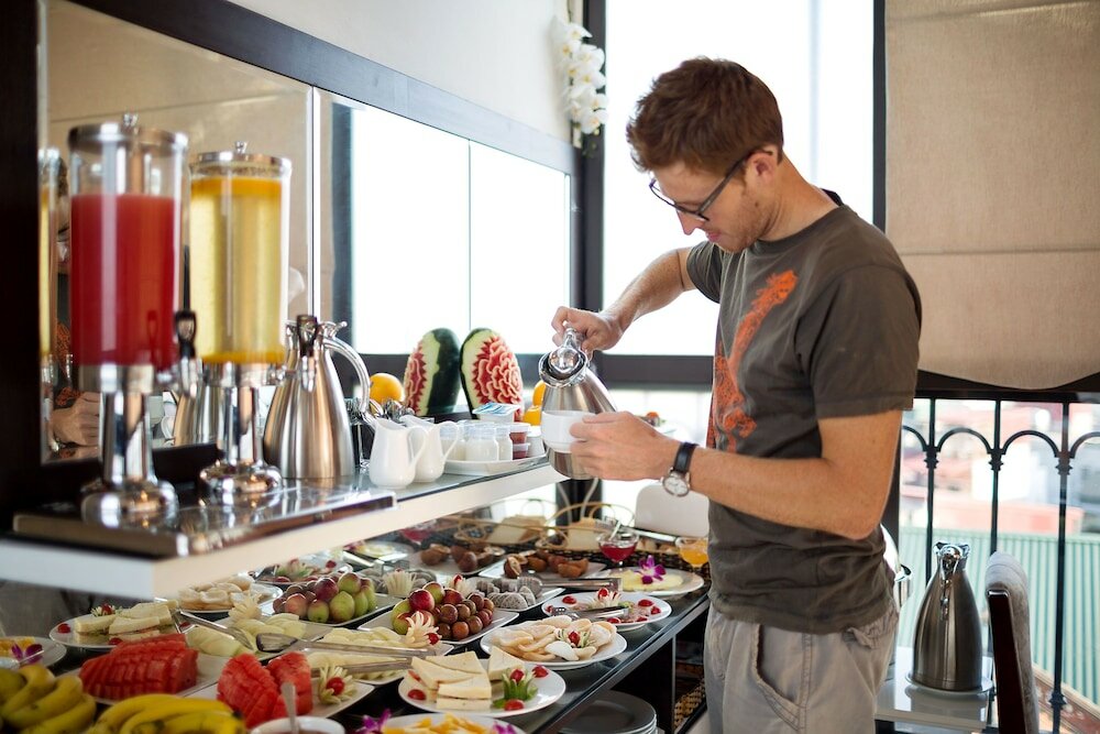 Фото Golden Moon Suite Hotel