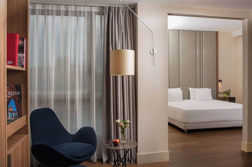 Фото Nh Bologna de la Gare