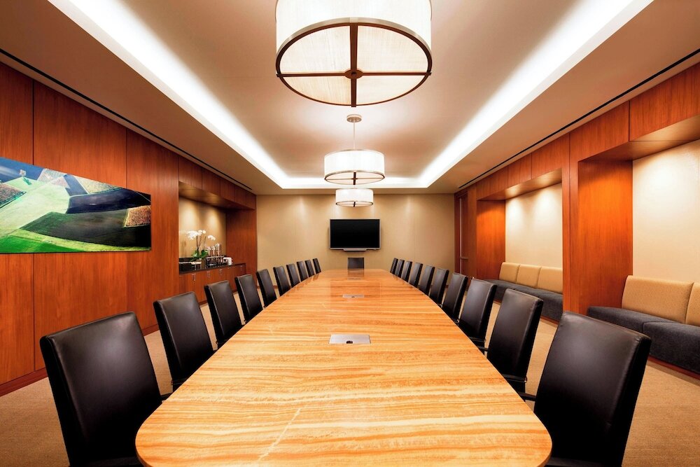 Фото Sheraton Fairplex Hotel & Conference Center