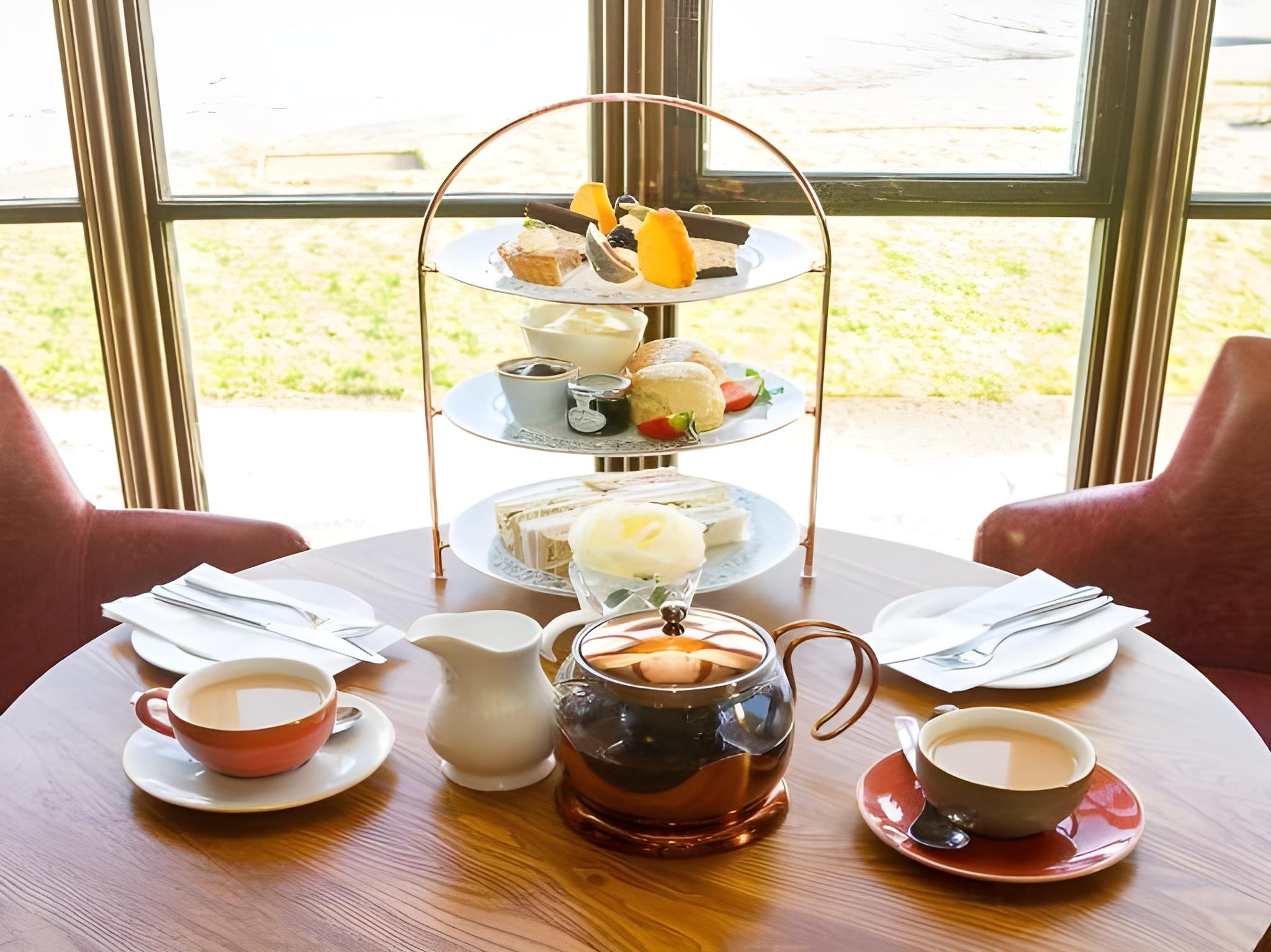 Фото Leasowe Castle