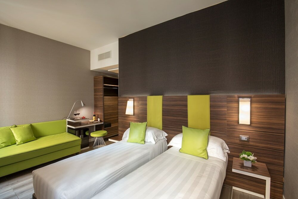 Фото The Republic Hotel