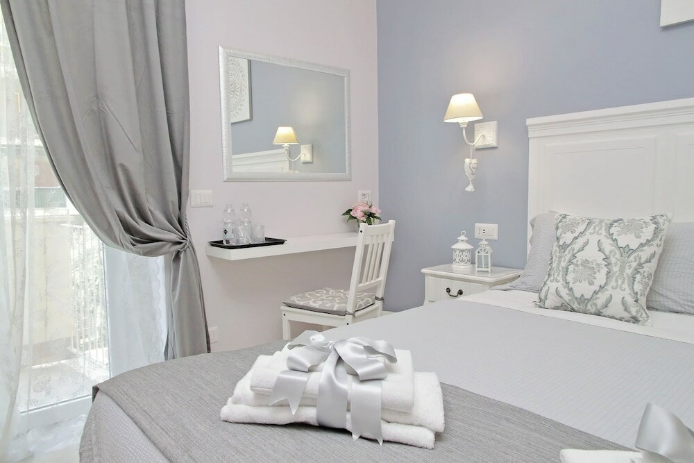 Фото Roman Holiday Charming