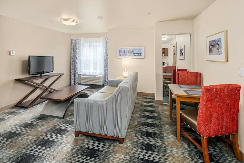 Фото Executive Residency by Best Western Navigator Inn & Suites