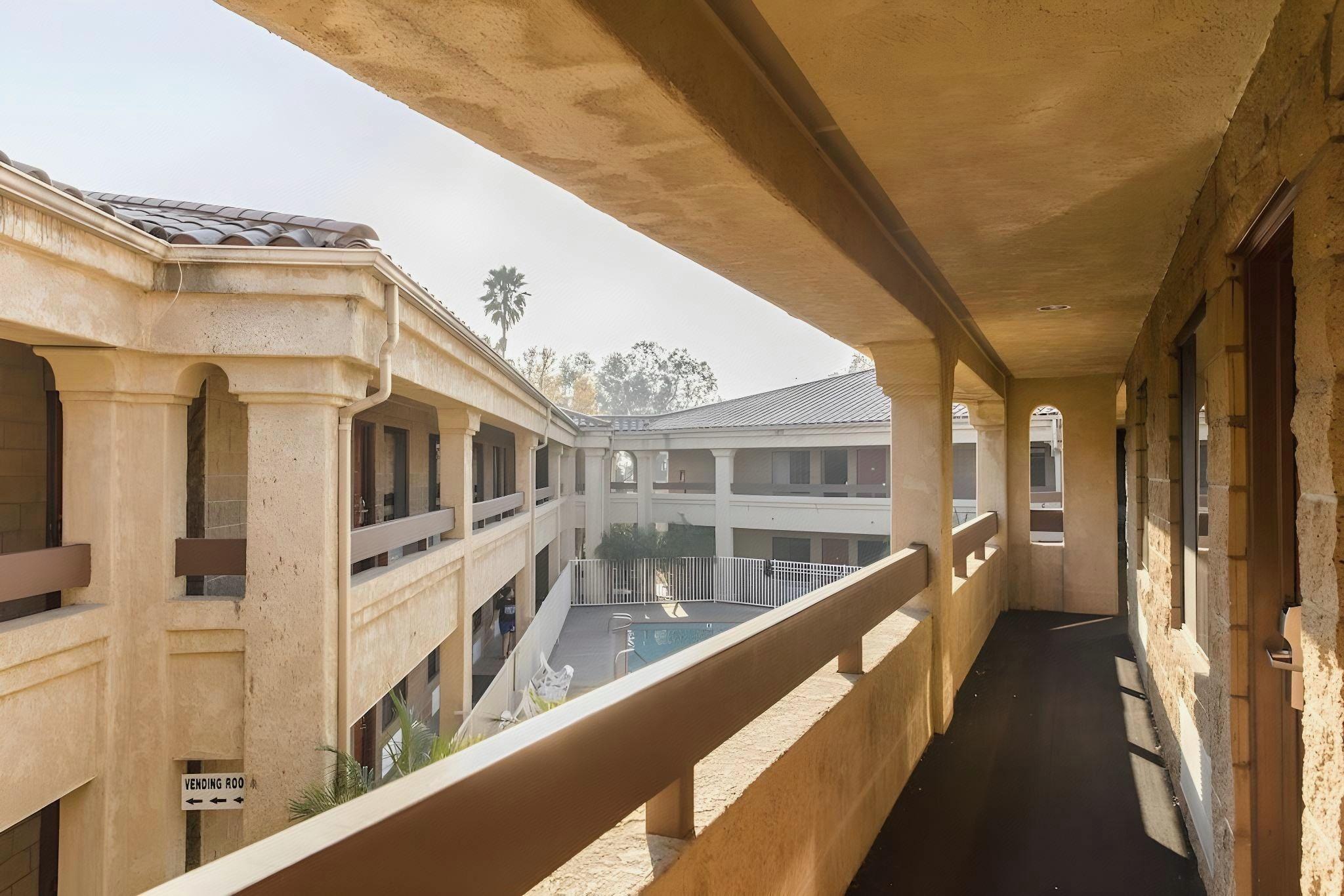 Фото Premier Inns Thousand Oaks